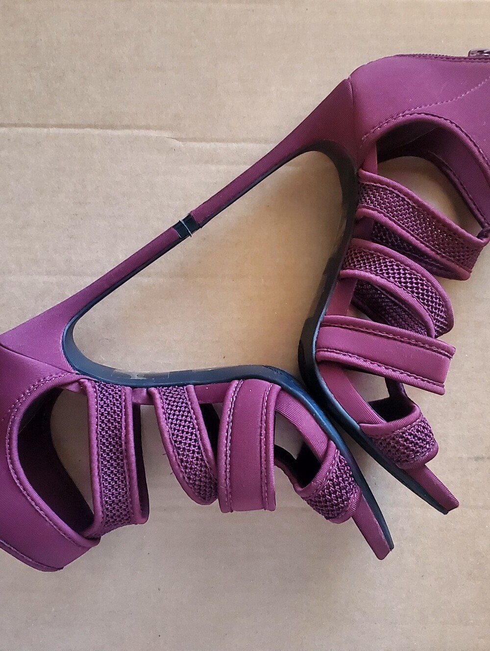 Guess Women's Strappy Maroon High Heel Sandals Size 8.5 - Picture 3 of 8